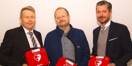 v.l.n.r.: Dieter Wohler (SPAR + BAU), Michael Mindner (Ärztlicher Rettungsdienst Wilhelmshaven), Peter Krupinski (SPAR + BAU)